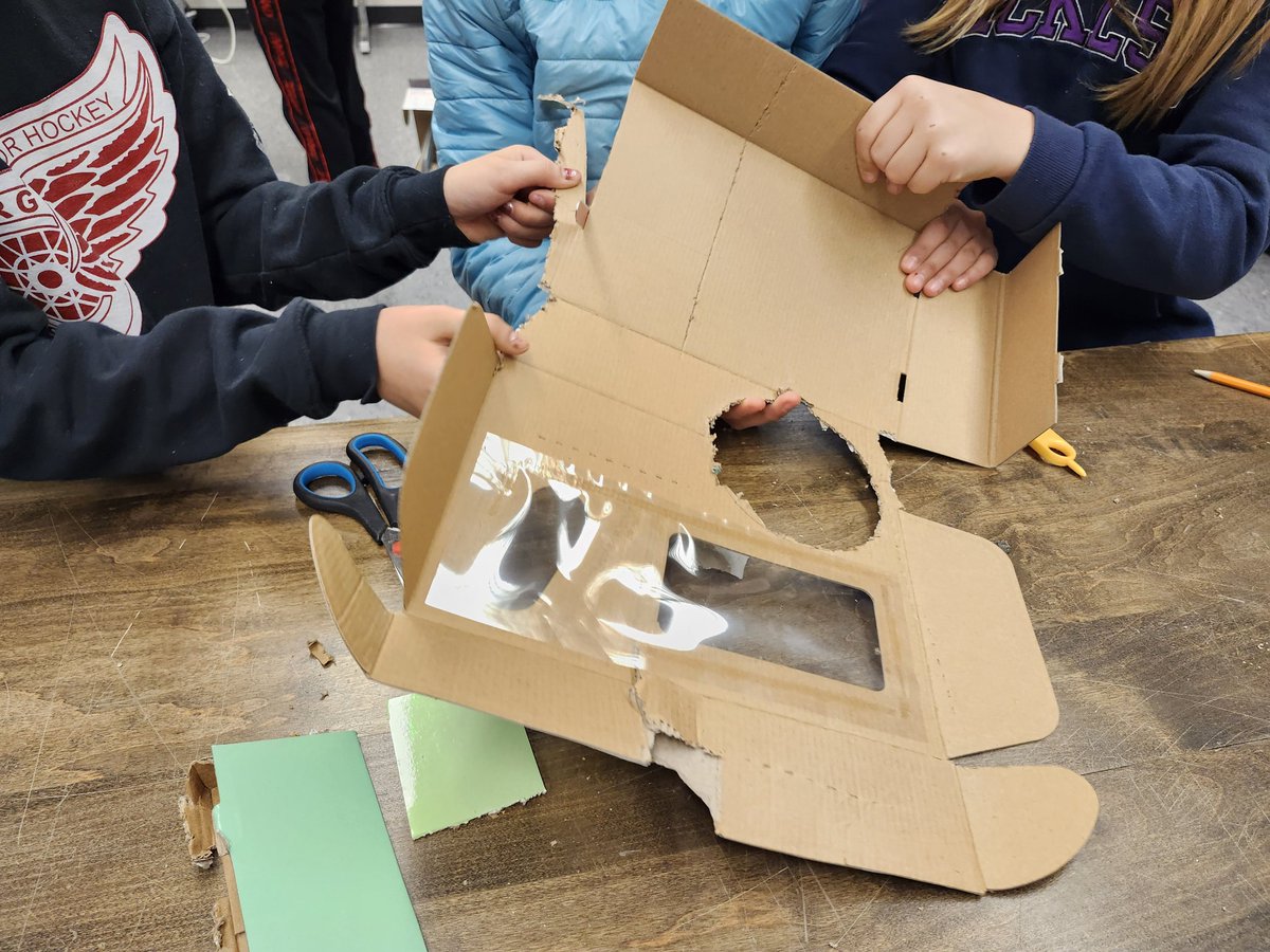 msgreenham123's tweet photo. Grade 5 students worked in teams to design and build a rolling car that is powered by wind! Thank you to @TVDSB_STEM @dtangred @MandyCleland1 for the makedo kits! @WOorcas #orcaproud https://t.co/1SHAsAM8Fj