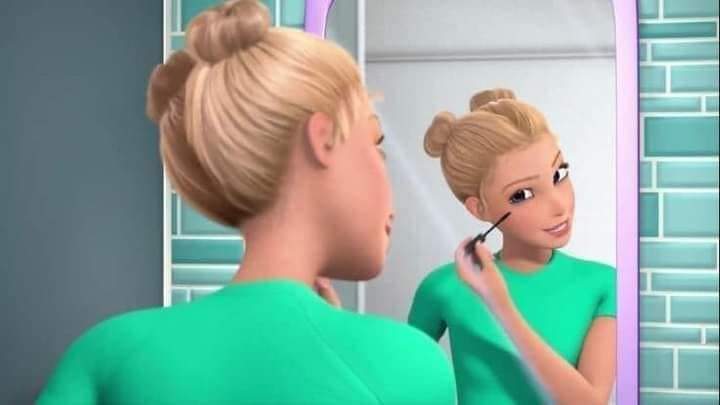 انا قدام المرايا بعد عياط ٥ ساعات وانهيار عصبي