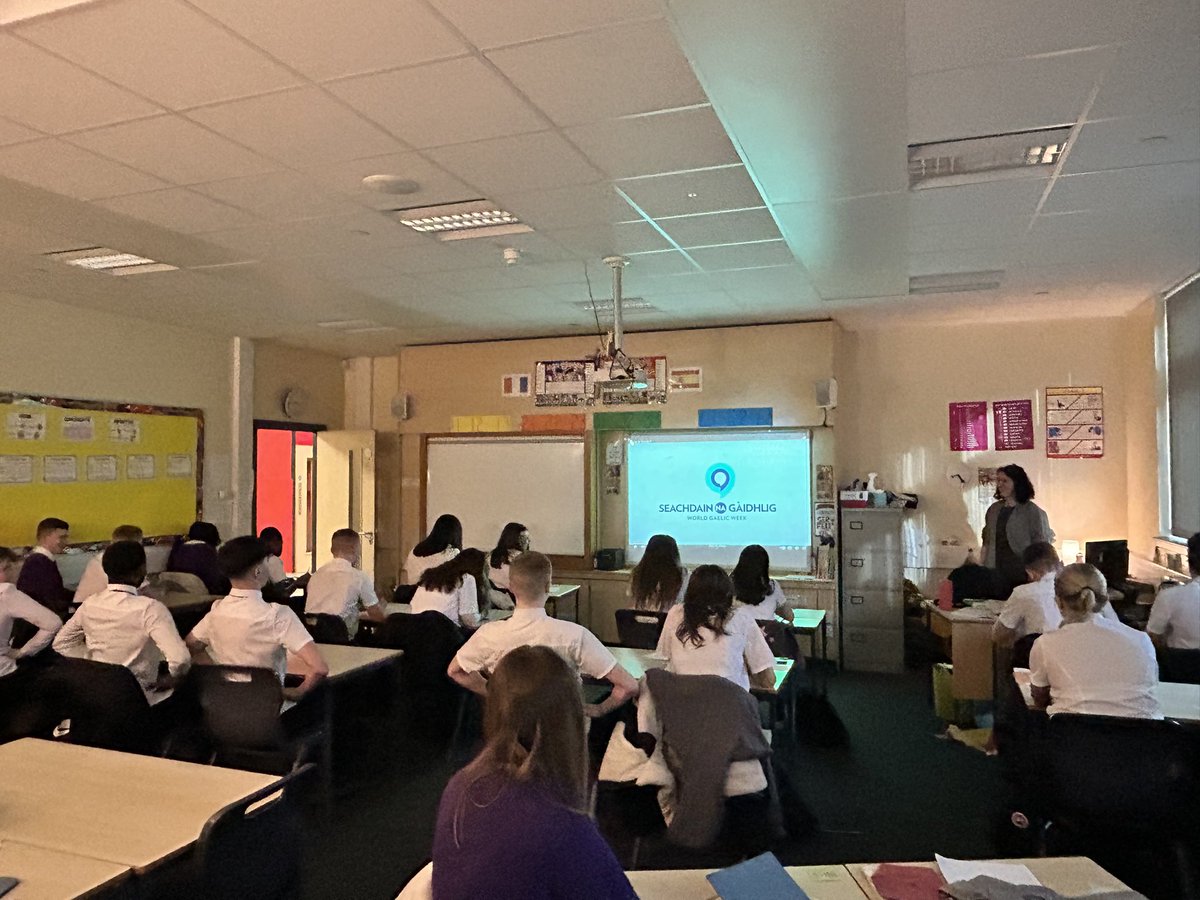 SPTAspanish's tweet photo. Latha sgoinneil an-diugh for day 2 of World Gaelic Week at SPTA 🥳🏴󠁧󠁢󠁳󠁣󠁴󠁿. Lots of competition from classes taking part in our #Gàighlig quiz. Winners will be announced on Friday 🤞👏 #SeachdainNaGaidhlig @WDCGaelic @joydunlop https://t.co/kOM5JQOAD7