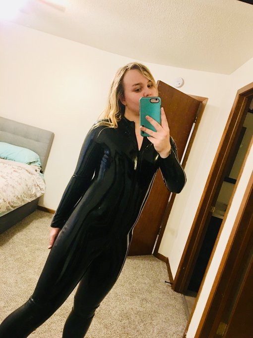 Shiny ✨ 🖤 https://t.co/8tH0v2UfYX