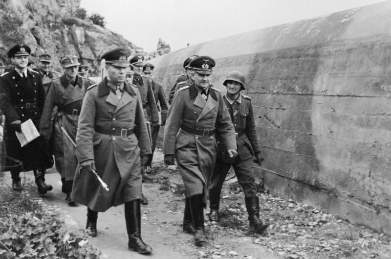 Ce jour-là, en 1944, le maréchal allemand Erwin Rommel termine une inspection de quatre jours du mur de l'Atlantique. Il informe ensuite Adolf Hitler que le mur de l’Atlantique est prêt à faire face à l’invasion alliée. Pour en savoir plus: buff.ly/3UTYmTw #WWII #JUNO80