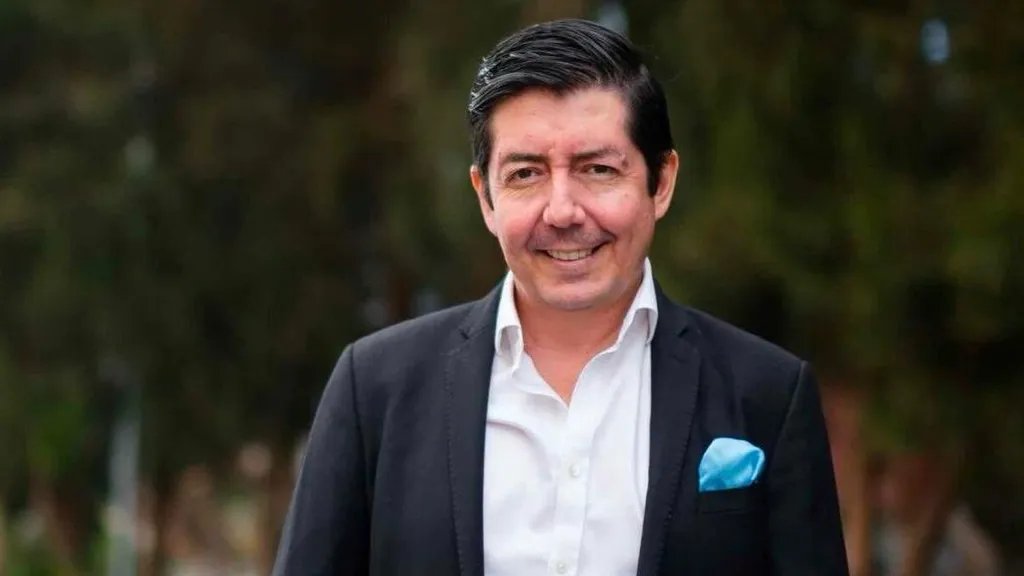 AntofagastaTV's tweet photo. $12 millones: El exorbitante sueldo del alcalde de #Antofagasta que genera polémica

Luego de conocida la sanción por falta de transparencia, se han revelado millonarias remuneraciones y omisión de información.
https://t.co/CWpTujhhRB https://t.co/ovO3ITni92