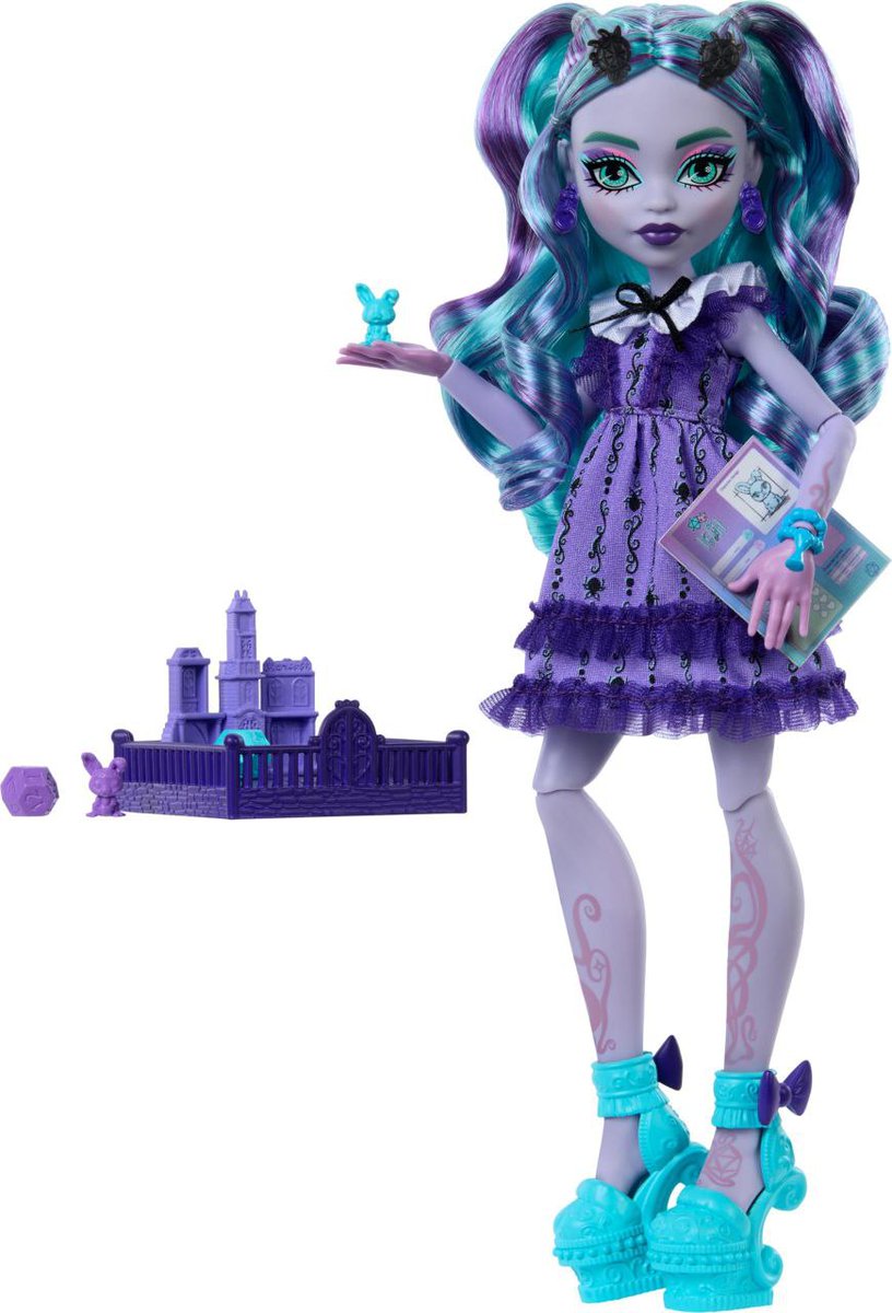 ghoulslock's tweet photo. This Twyla is the cutest doll EVER!!! I love everything about her (except the shoes), her dress, her little pigtails 🥰 https://t.co/qdVu3XJ3rt
