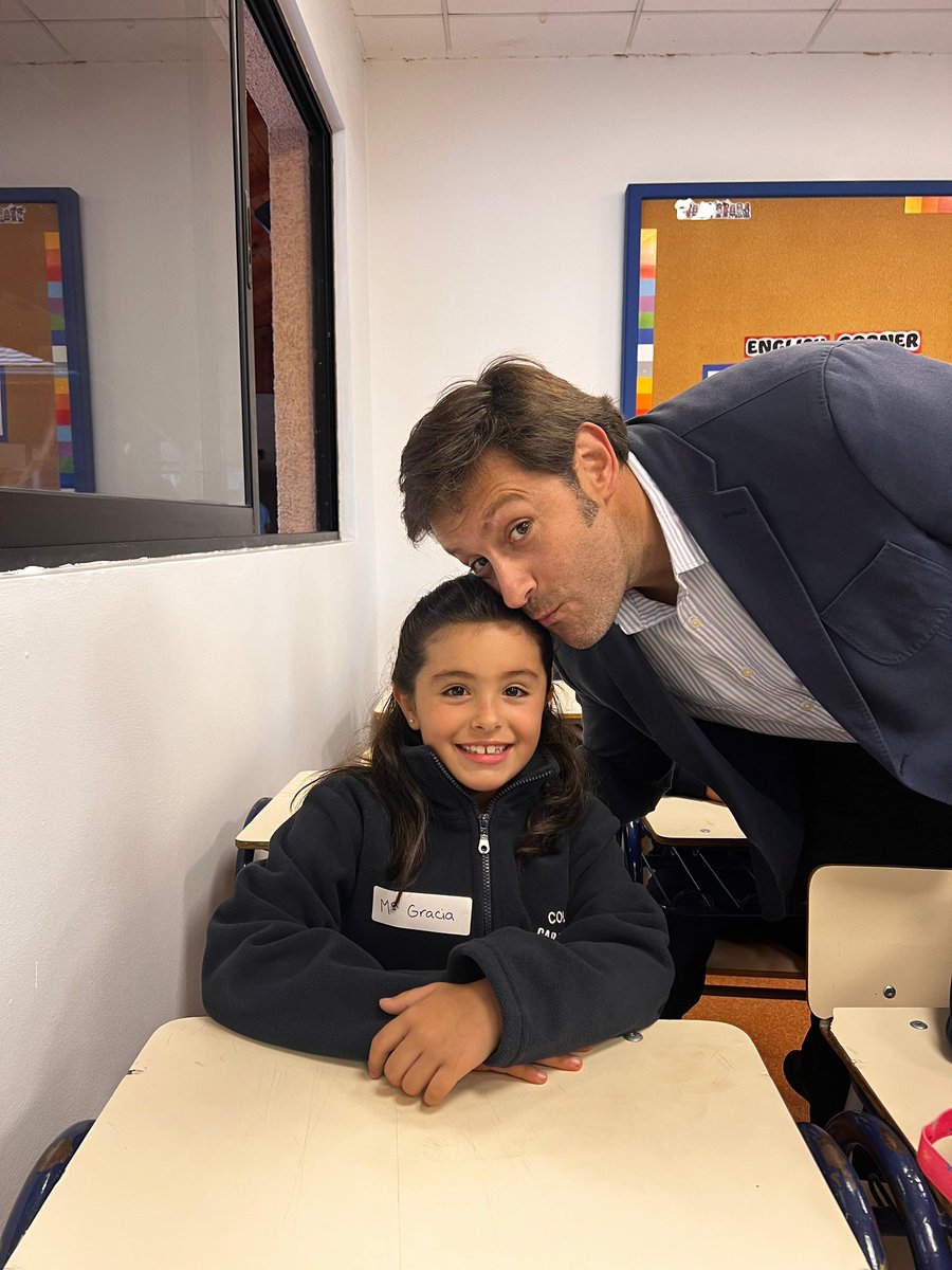 Primer día de clases 📚👩‍🎓 de este año 2024 para mí “porotina”. Impresionante lo sociable que eres y como rápidamente me expulsaste de la sala para quedarte con tus compañeras.
Lo mejor para tí mi vida, en este nuevo desafío que emprendemos juntos.

#segundobasico