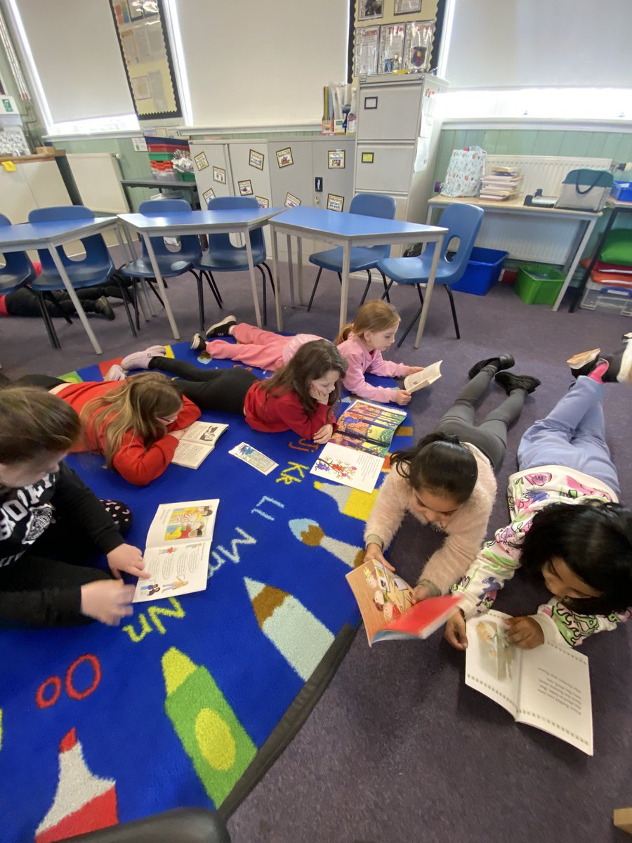 MissSwanSPS's tweet photo. Stop, drop and read in support for learning today! 📚📖 https://t.co/Xn4iyAEXoN