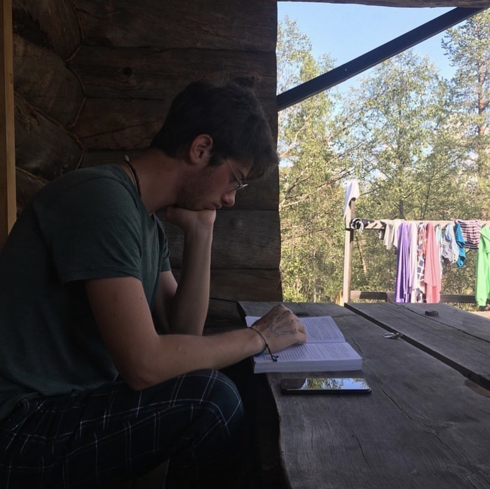 What's better than reading in the North Pole?
#Lapland #finland 2018.