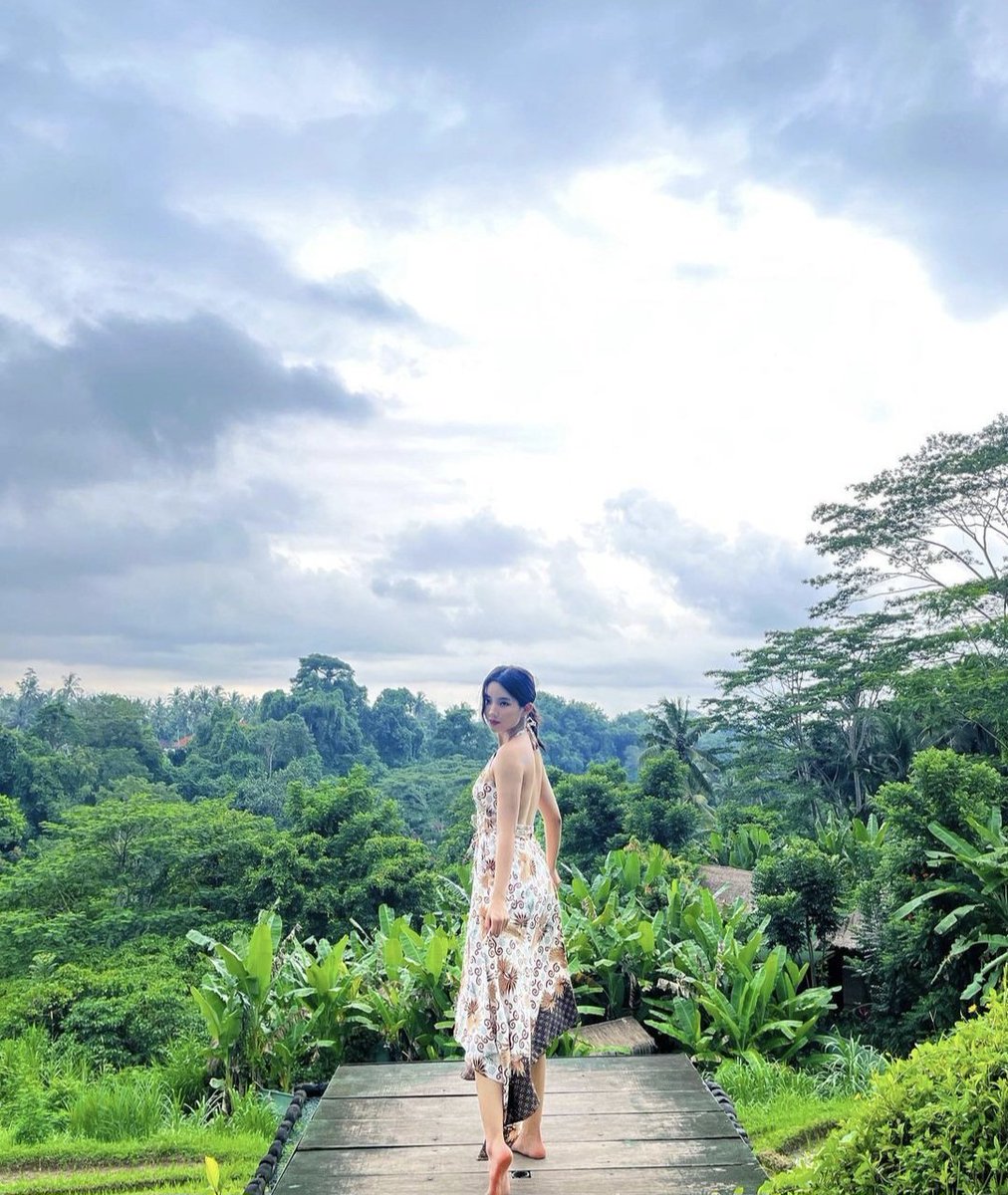 ━━༺ INSTAGRAM ༻━━
• @/smallspell

` forest's so silent. i can stay here forever.