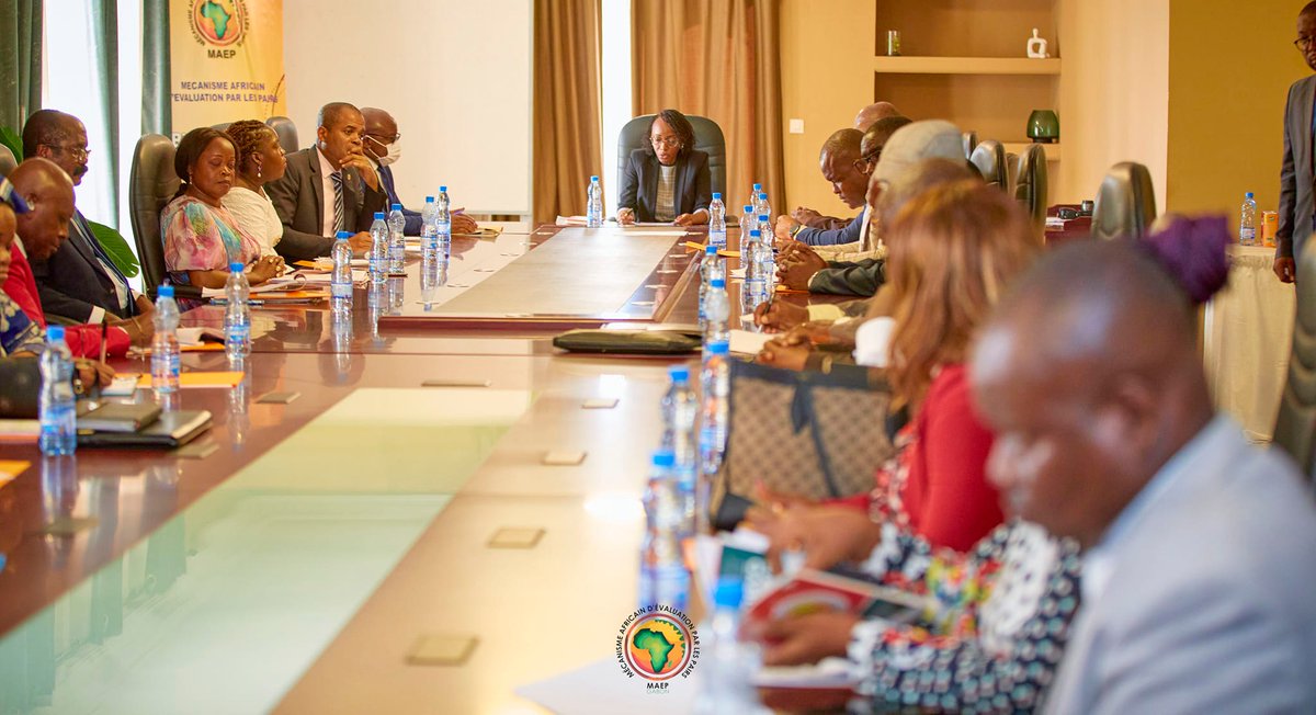 MaepGabon's tweet photo. Séance de travail présidée par S.E.M Roseline Patricia MBOUKOU FOUTOU, Ambassadeur du 🇬🇦, SG du @ministereae_ga qui avaient pour objectif d’échanger et prendre attache avec les Conseillers retenus dans le cadre du Conseil National de la Gouvernance (CNG) du @MaepGabon https://t.co/ZXqMr8v5u6