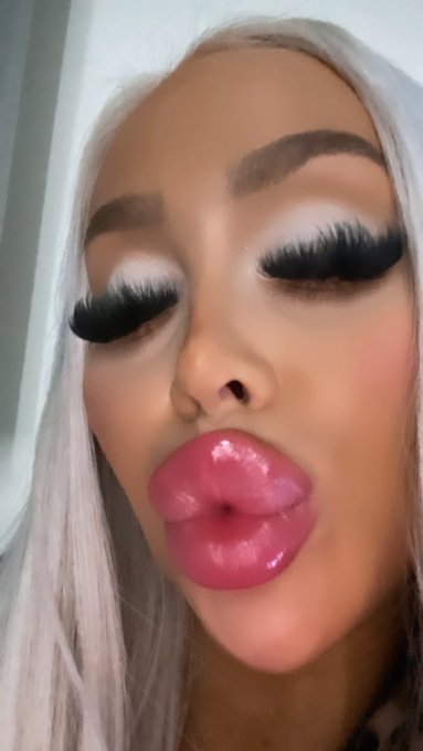 Doing cheap FaceTimes today and half price customs 😈 https://t.co/BNB7F33JST