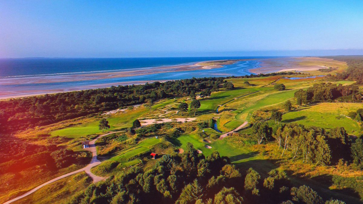 Did you know there’s no waiting list to join us at Nairn Dunbar? 👀 

With guest sign ons available, reciprocal deals at local clubs and a loyalty card to receive 10% off food and drink within our clubhouse… what are you waiting for? 👀 

Join us at Nairn Dunbar for 2024 🔥