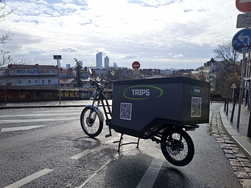 🆕 En test chez @BecycleLyon ➡️ le biporteur Trips 🚴🏿‍♂️ Une solution dernier kilomètre conçue et réalisée dans le Rhône 👍