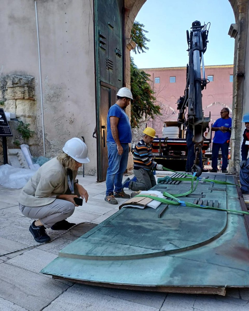 ⛔️Il prossimo martedì, 12 marzo, la Cittadella dei Musei sarà chiusa al pubblico. Non sarà perciò possibile visitare i #MuseiNazionaliCagliari per l’intera giornata.
Dopo un lungo lavoro di restauro sarà riposizionato il grande portale in bronzo dell'ottocentesca Porta Arsenale🤩