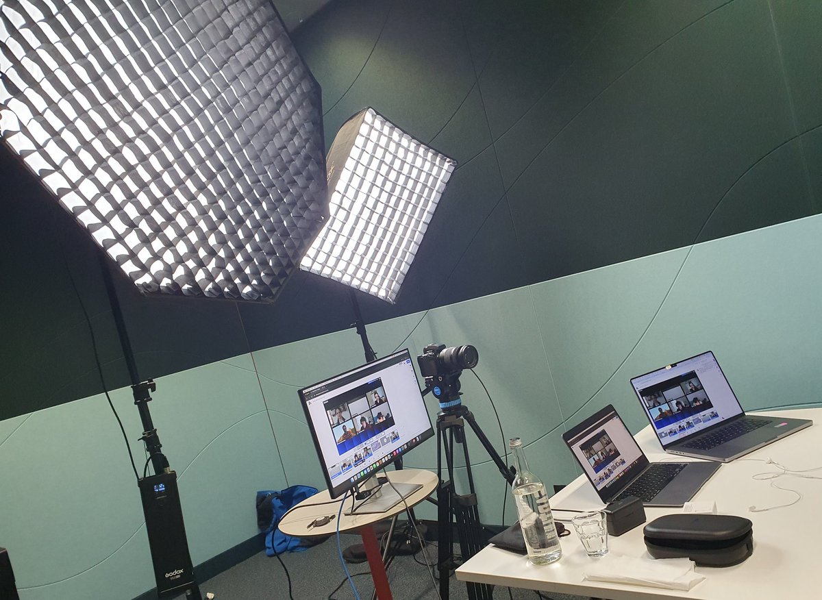 MaritvanDijk77's tweet image. All set backstage for #IntelliJIDEAConf starting in 5 minutes!