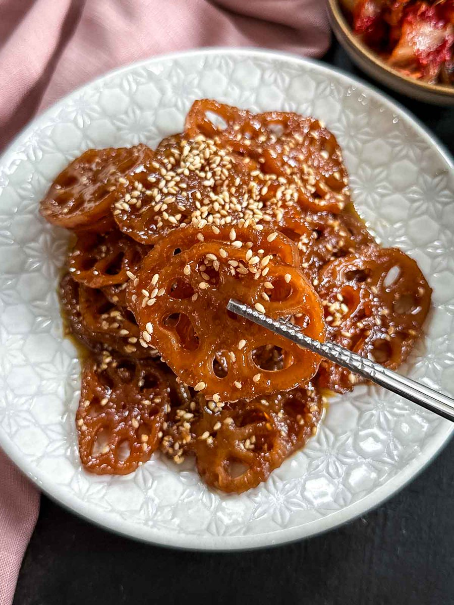 The secret to our Korean Braised Lotus Roots? A slow braise that turns this humble root into a sweet, savoury, and slightly crunchy masterpiece. Korean Braised Lotus Roots - YeonGeun Jorim [연근조림] - thedevilwearssalad.com/korean-braised… #Banchan #koreanfood #KoreanSideDishes