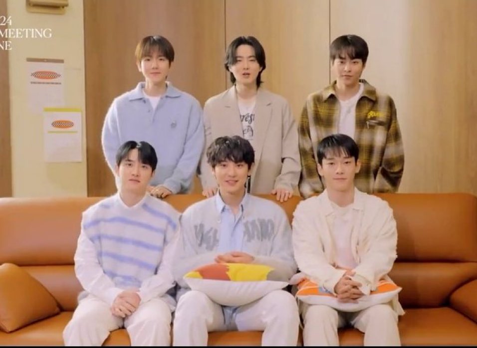 چانیول رو نشوندن رو مبل تا رنج قدی بهم نخوره😂♥️
#EXO #엑소 EXO
<a href="/weareoneEXO/">EXO</a>
 <a href="/B_hundred_Hyun/">Baekhyun_EXO</a> <a href="/layzhang/">Lay Zhang</a>