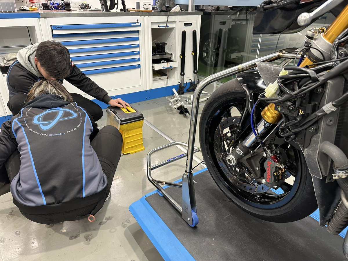 TairaPromote_R's tweet image. さて、遂に明日から開催されます！！
🏎️『2024 NGKスパークプラグ 鈴鹿2&amp;amp;4レース』！！🏍️
いつも通りギリギリまでやってます😭
ブレンボ×EPTAディスク投入して最高のブレーキの手に入れました🙌！
#brembo #SUNSTAR