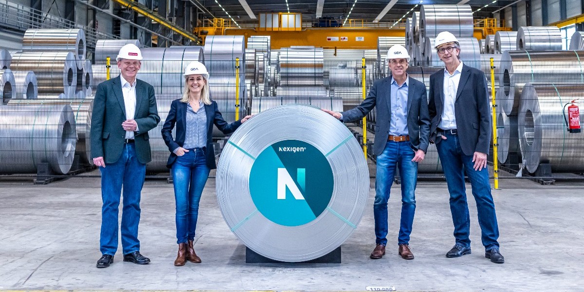 We're rolling out the green carpet 💚🦾GEA COO Johannes Giloth &amp; Chief #Sustainability Officer Dr. Nadine Sterley recently got a close look at some coils of green stainless steel that we'll use in a pilot project at our production site in #Bönen, Germany go.gea/35q