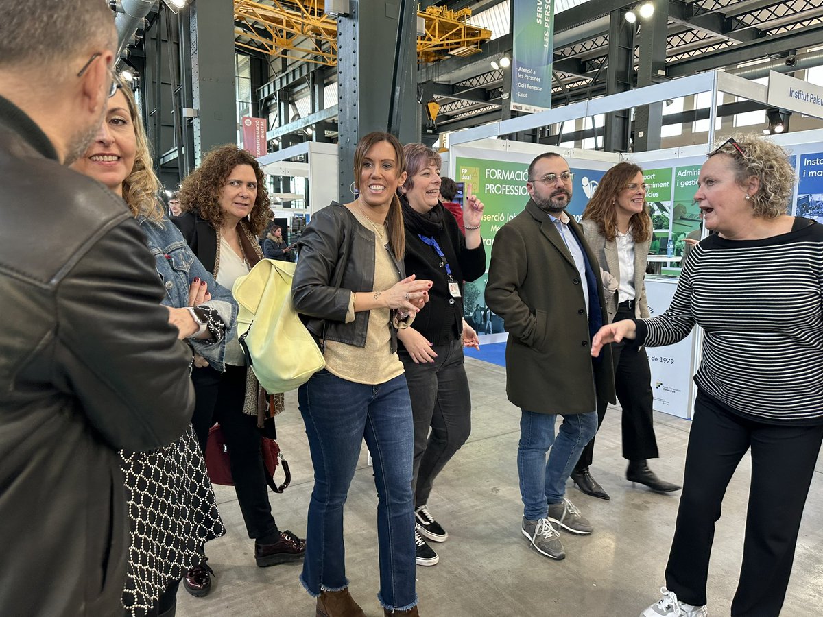 Aj_Sabadell's tweet photo. Fira PRO: Formació i Treball
✏️30 centres educatius
📈47 empreses en recerca de professionals
ℹ️ Xerrades, demostracions i activitats interactives
📍Serveis d'orientació
#Sabadell #FiraPRO https://t.co/U2RQDZ9Qsx
