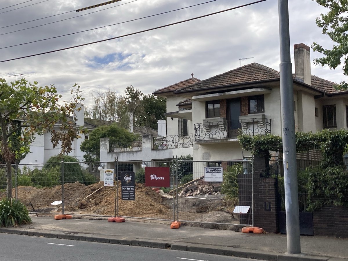 Seen today in #Toorak: readying for demolition. I’ll have the wrought iron art nouveau balcony balustrades, please. Way too good to get trashed for a Vanilla McMansion.