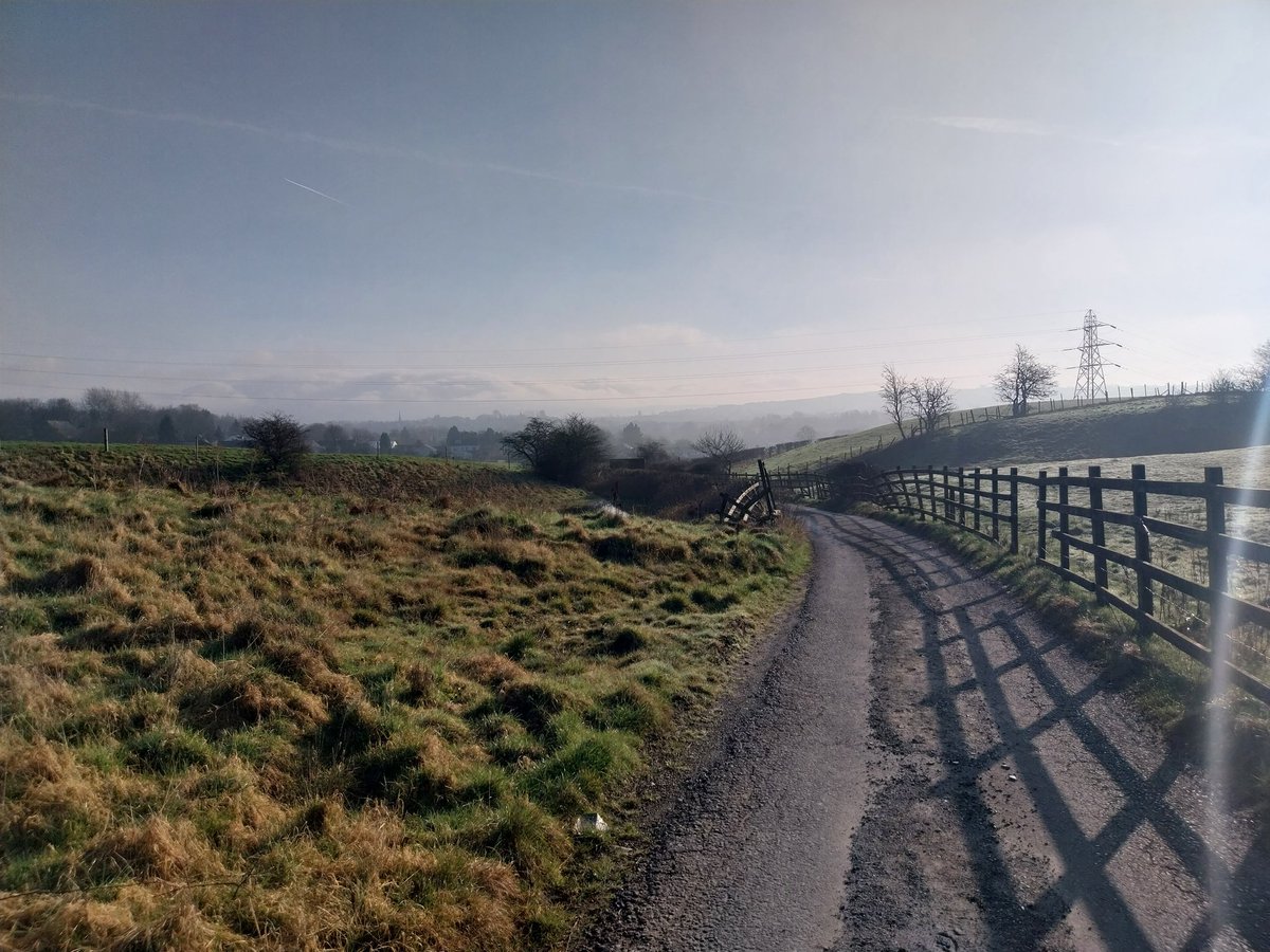 Marshall2Claire's tweet photo. Having woken up early with lots of work tasks buzzing through my mind, I took advantage of this beautiful Spring morning to take a detour home after doing the school run, setting me up perfectly for the day ahead #fakecommute #ActiveSoles @GmWalks @GMMoving https://t.co/VZN5afrepD