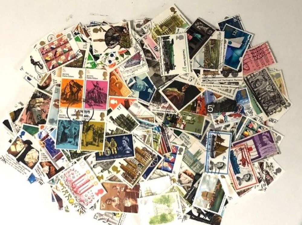 *Competition Time* TagulaBlueStamps.com is giving away these GB stamps - FREE! To win them, RETWEET with your guess as to how many stamps are pictured below. ⬇️ You have to be following us, one guess per person, nearest wins! Winner announced on Sun 10th March - good luck!