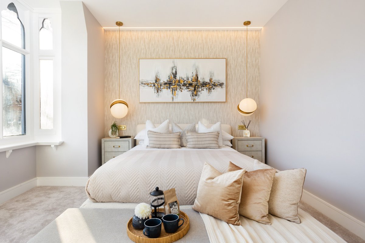 LUXURY LIVING - We have a spectacularly refurbished 5 bedroom home, beautifully remodelled throughout. Situated on the exclusive Kings Road in Windsors' Golden Triangle, comes with private parking and no onward chain. To book a viewing, please call 01753 855555. #dreamhomes