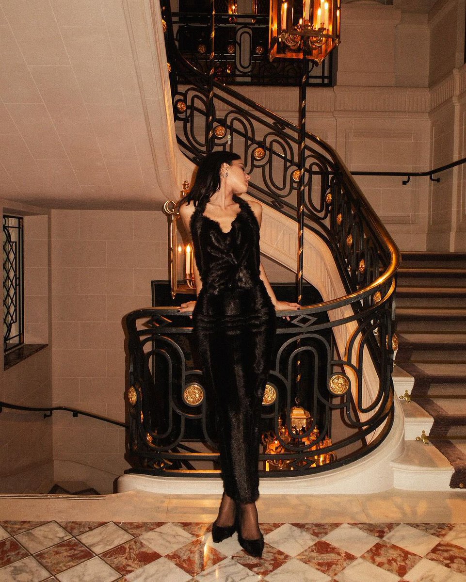 absolutamente absoluta SÉRIO bruna marquezine SÉRIO