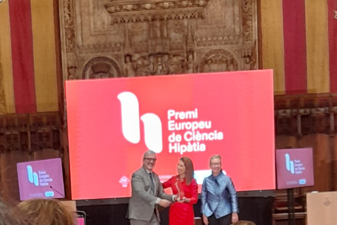 Hem estat a l'entrega del Premi Europeu Barcelona Ciència Hipàtia per l’Ajuntament de Barcelona @bcn_ajuntament en col·laboració amb l’Academia Europaea–Barcelona Knowledge Hub atorgat a Núria Oliver @nuriaoliver. Felicitats!!