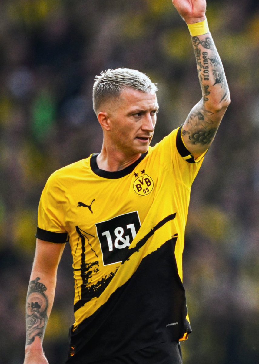 wylderbvb09's tweet photo. Me.                                   My Goat. https://t.co/6QgBGKsiRH