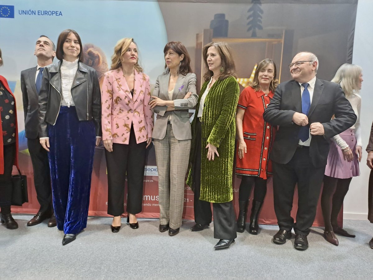 #aula2024 #semanadelaeducación Stand de @CienciaGob. Pilar Paneque, directora de ANECA con @Pilar_Alegria, ministra de Educación, Formación profesional y Deportes; @DianaMorantR, ministra de Ciencia , Innovación y Universidades y @_anaredondo_, ministra de Igualdad.