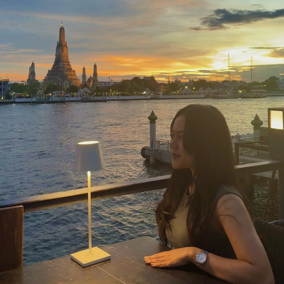 bibibiiiw's tweet photo. Romantisasi hidupmu.
dandan yang cantik, beli pakaian yang bagus, ambil banyak foto yang cantik, jalan-jalan kemanapun yang kamu mau, rekam semua momen indah, nikmati musik yang kamu suka, berikan hadiah untuk dirimu sendiri, Berbahagialah…
tapi inget ya harus nabung juga!! https://t.co/K6A5Ecsf8P
