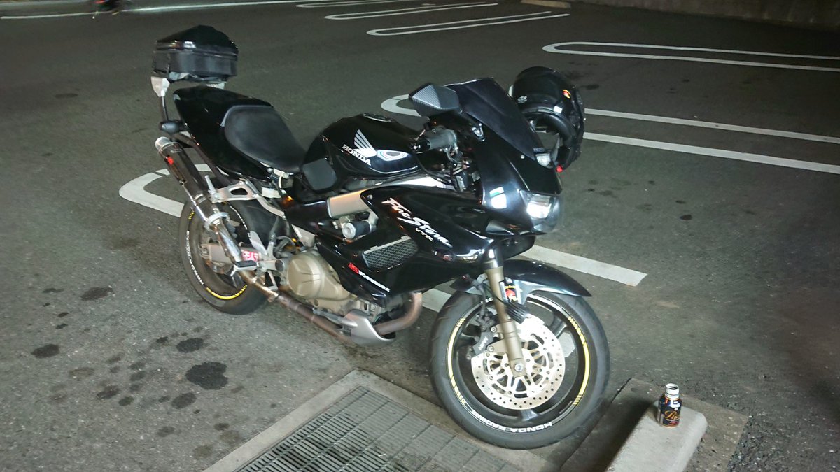 punx_kain's tweet photo. 便乗!今は動けない それが運命だけど
あきらめはしない
修理費用が振り込まれたら
#VTR1000F #SC36 #VTR1000の日 https://t.co/KMsln4laef