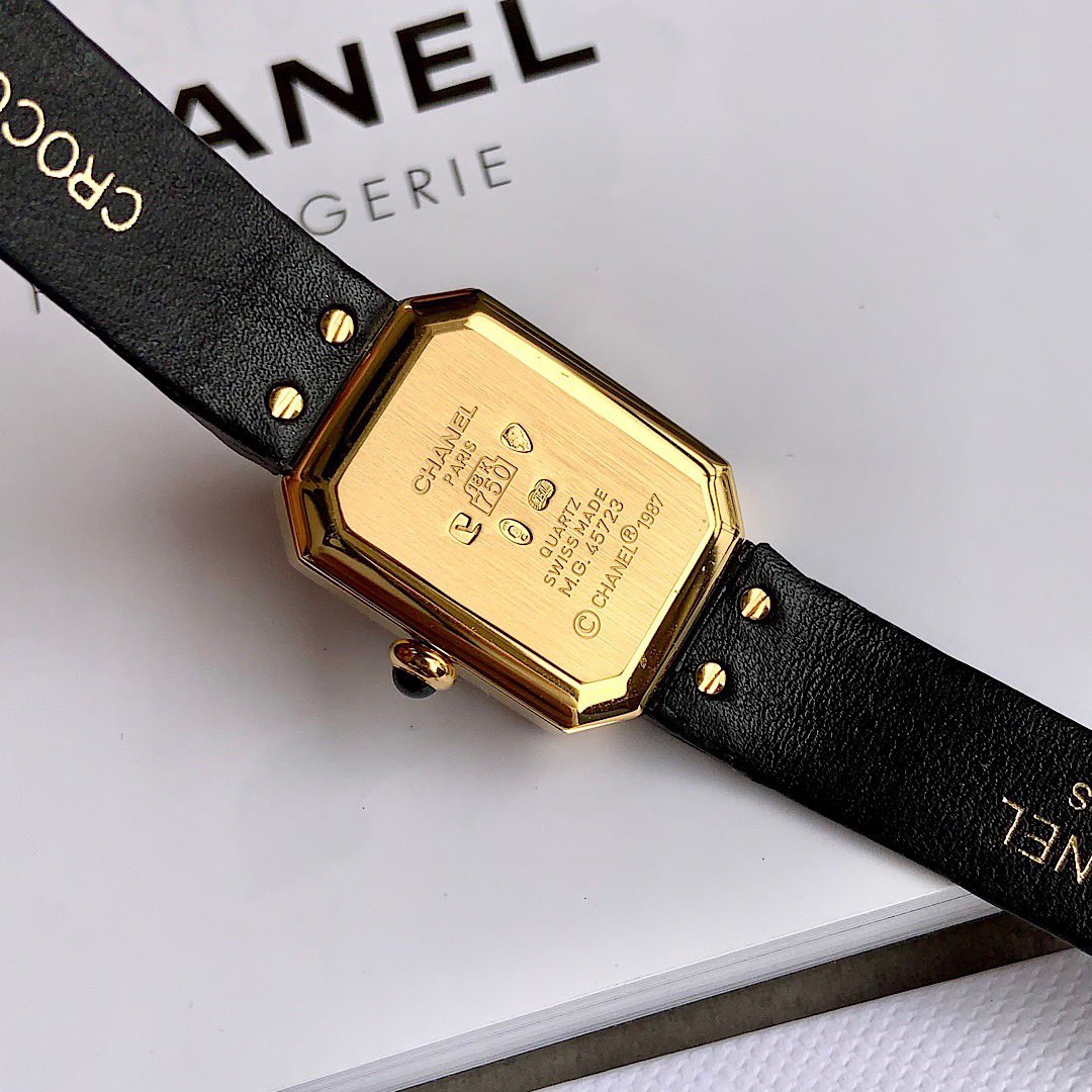 YCWFC's tweet photo. 香奈儿 Vintage Chanel Premiere 中古界首饰的扛把子、号称“中古第一表”“Chanel手表里的2.55”说他是“中古第一表”可不是大话，在那个只有男性腕表的时代，Chanel Premiere是世界第一只女性腕表。 https://t.co/faFEr7IbDn