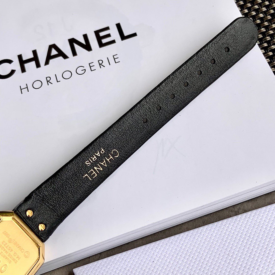 YCWFC's tweet photo. 香奈儿 Vintage Chanel Premiere 中古界首饰的扛把子、号称“中古第一表”“Chanel手表里的2.55”说他是“中古第一表”可不是大话，在那个只有男性腕表的时代，Chanel Premiere是世界第一只女性腕表。 https://t.co/faFEr7IbDn