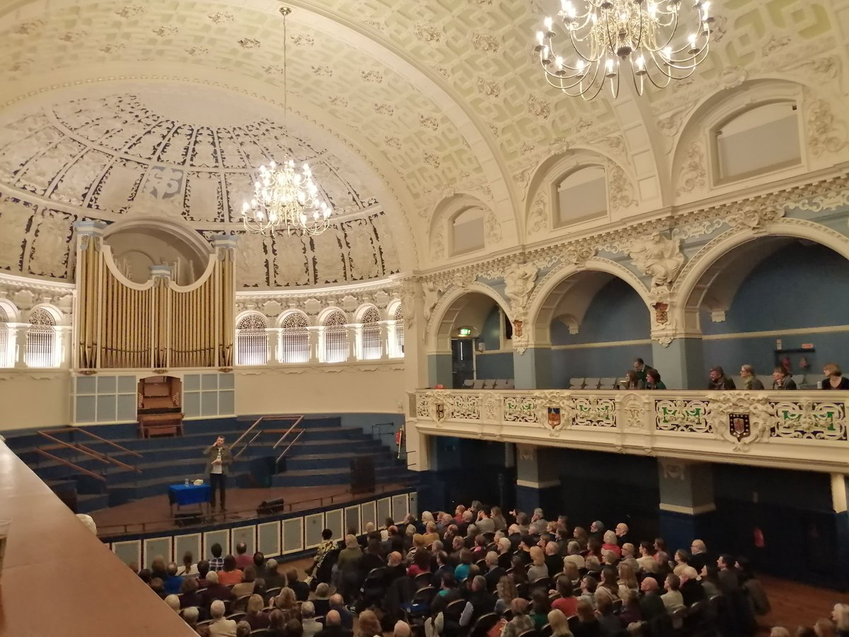 Went to see @brian_bilston at @OxfordTownHall last night, with @HenryNormalpoet doing a great turn first. Who said #poetry was dead?! It was packed out & buzzing. A lot of laughs, some poignant reflection & the odd good old-fashioned rant. Stunning location, too. Thank you.