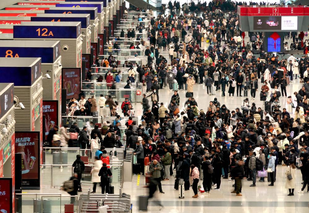 PDChinaBusiness's tweet image. China's #railway networks handled 484 million passenger trips during the 40-day #SpringFestival travel rush that ended on Tuesday, up 39% YoY, with the single-day passenger trip setting a new record of 16.067 million trips on Feb 17, data from China Railway showed Wednesday.