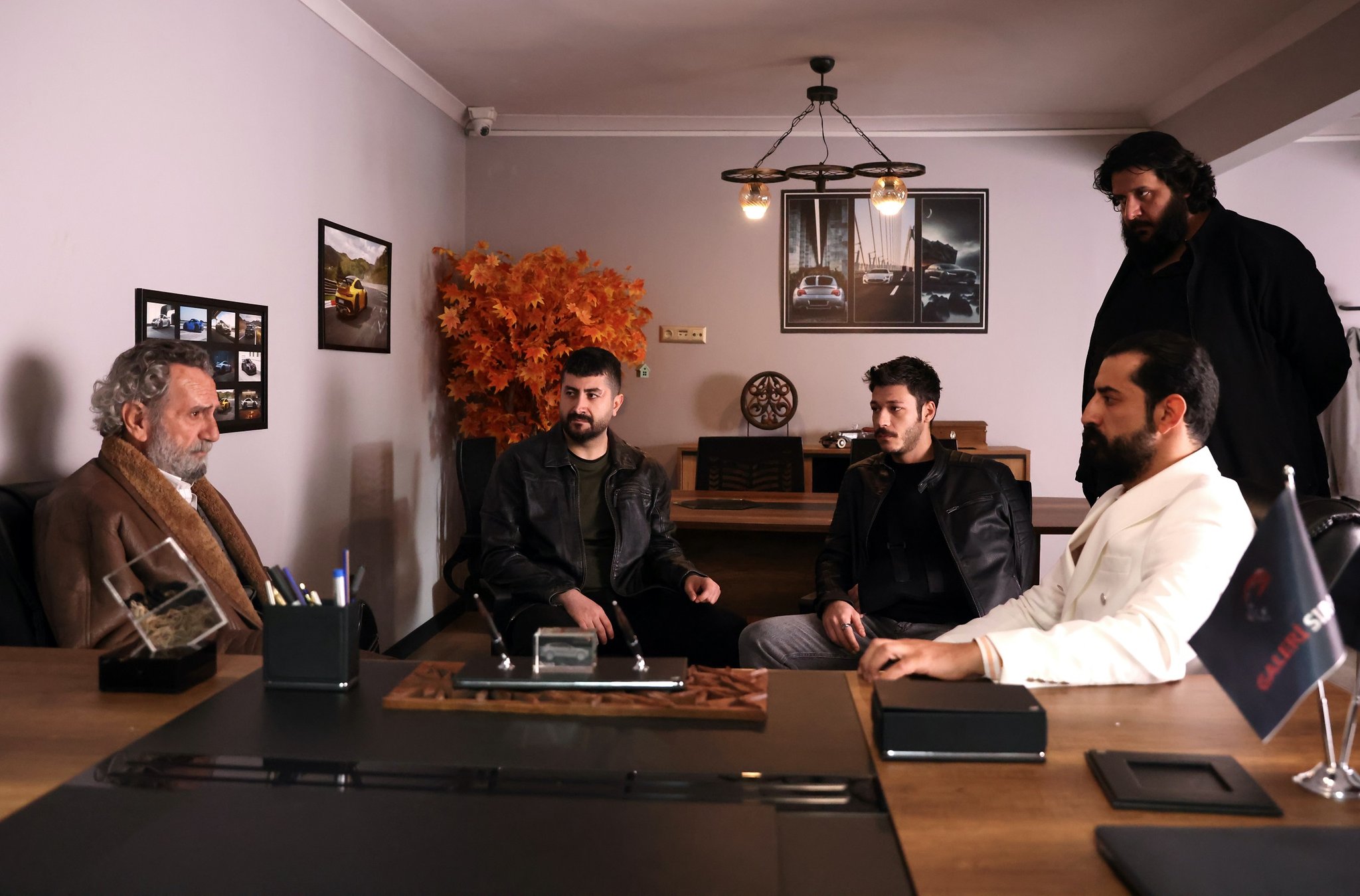 GH-JSt-XIAAzGd8?format=jpg&name=large