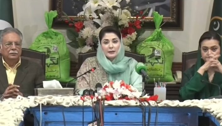 ان کا لیول۔۔ ان کا ویژن۔۔ لیٹرینوں سے لے کر لیپ ٹاپ اور لیپ ٹاپ سے لے کر آٹے کے تھیلوں کے اوپر تصویروں تک کا ہے ۔۔نہ ان کو قوم کی نہ قوم کے بچوں کی کوئی فکر ہے نہ ہی ان کا تعمیری رویہ ہے نہ ان کی تعمیری سوچ ہے ۔۔یہ ساری زندگی عوام کو اپنی تصویریں ہی بیچتے رہیں گے