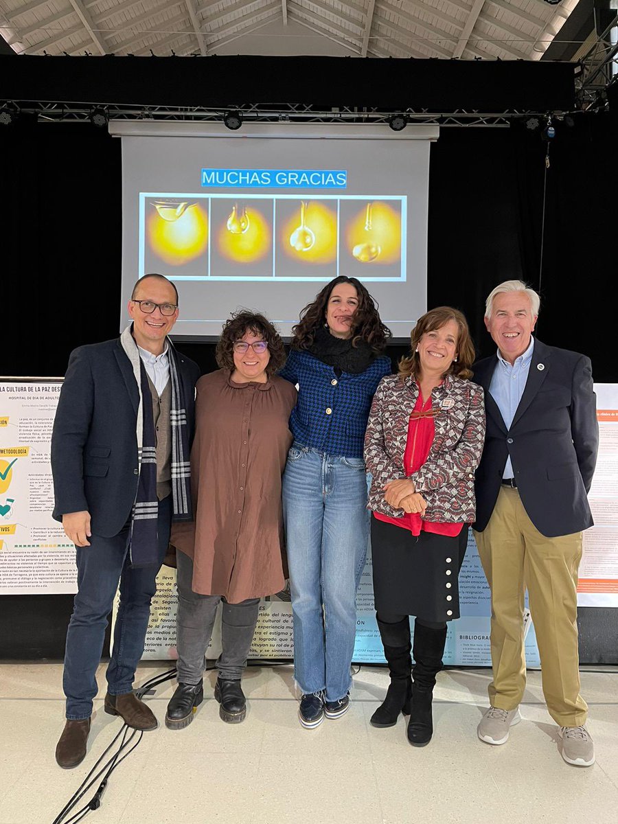 CSM9B's tweet photo. La nostra companya Ainhoa ha participat aquests dies a les VIII Jornadas Nacionales de Hospitales de Dia de l’@AENSaludMental, defensant la inclusió de la figura del #peertopeer als equips assistencials i la seva tasca a @CSM9B Bravo un cop més Ainhoa! #peertopeer  @FederacioVeus https://t.co/cp1RktZijO
