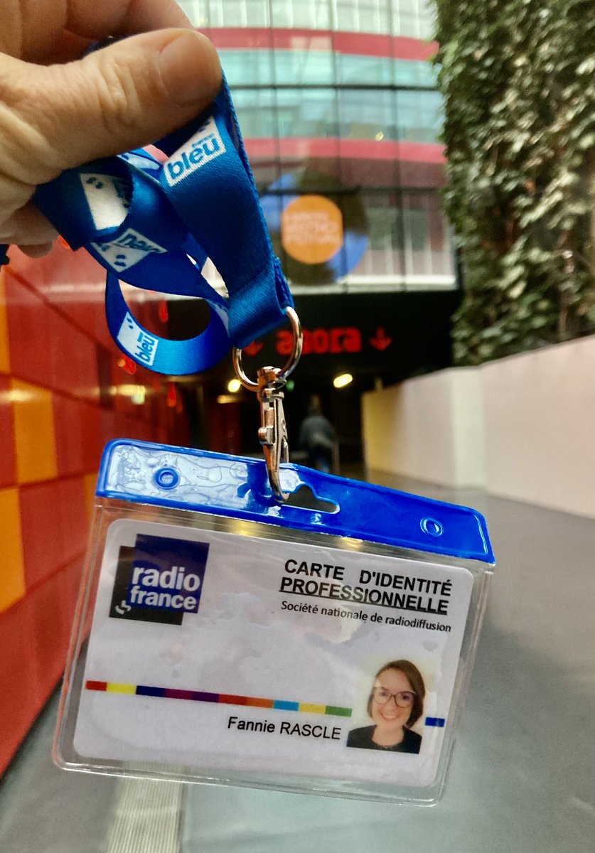 fannierascle's tweet photo. 📻 🎧Le début d'une nouvelle aventure ! https://t.co/Ihqfu9iH0e
