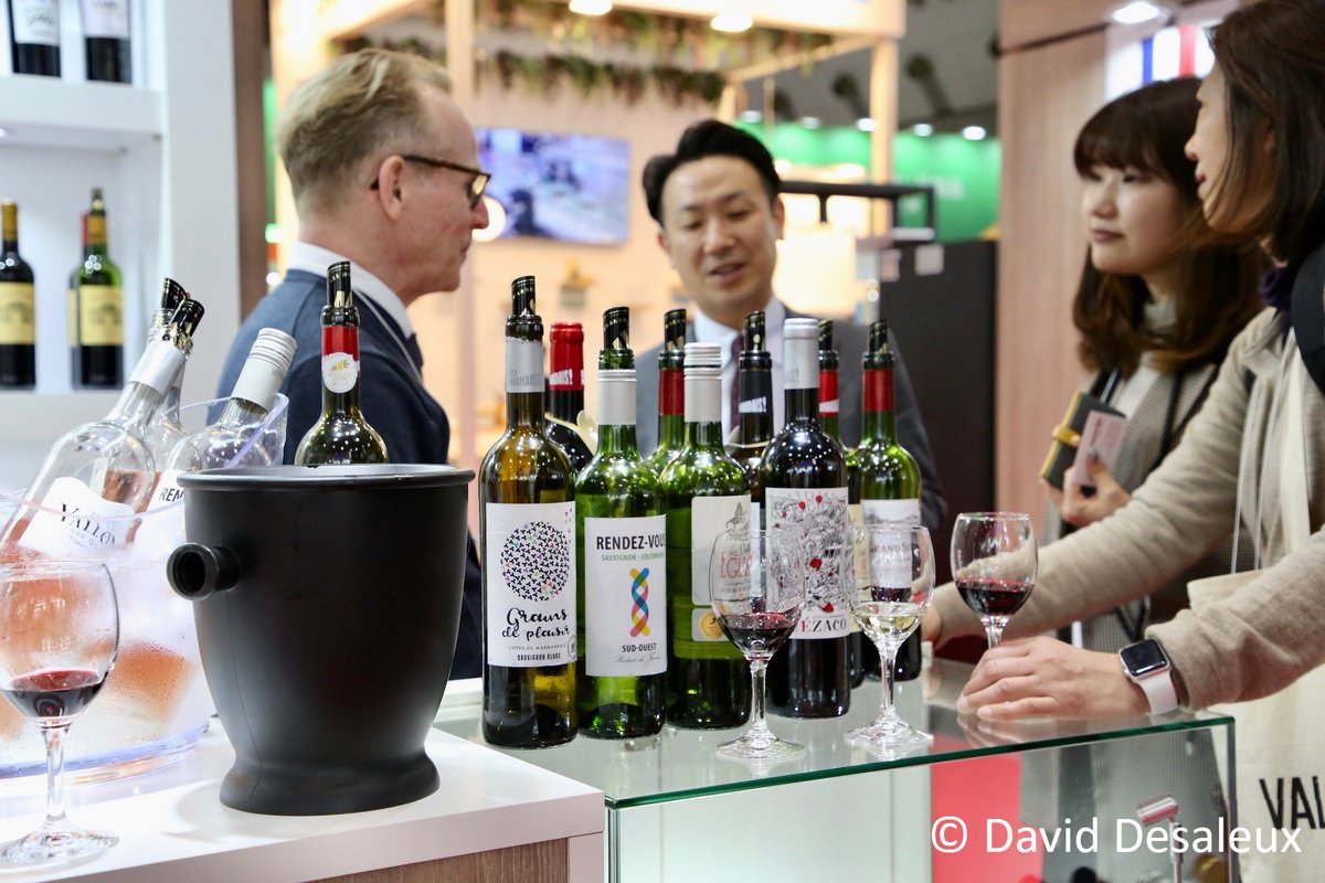 L’#Occitanie &amp; le #Japon resserrent leurs liens commerciaux 🇯🇵

Une dizaine d’entreprises agroalimentaires régionales s’ouvrent de nouvelles opportunités au salon #Foodex. L’Occitanie représente près de 13% des exportations françaises vers le Japon ↩
laregion.fr/Embarquement-v…