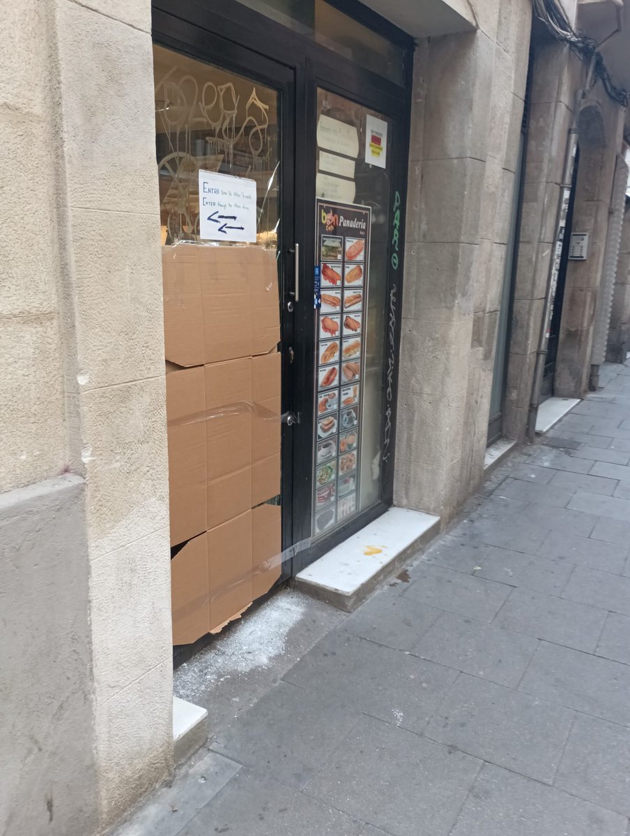 Chino_Chulo's tweet image. Forn de pa al carrer Carme