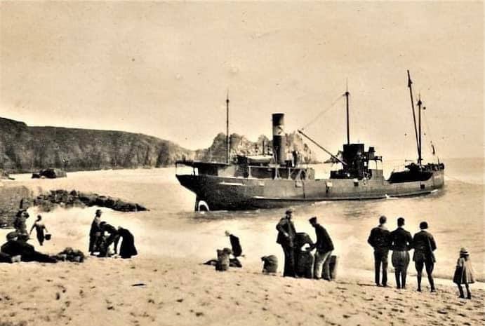 Beaching of the ‘Falmouth Castle’ at Porthcurno. Undated.
>FH