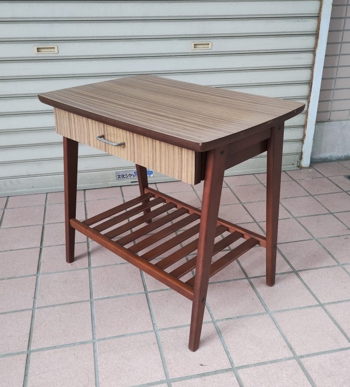 ネットショップに商品を4点掲載しました。
amastore.base.shop

当店では昭和レトロな買取も行っております
メールやLINEで画像を送り頂ければかんたんに査定致します！
#昭和レトロ
#古道具
#レトロ家具
#下北沢
#レトロ雑貨
#カリモク
#ホーロー鍋
#ガラスケース