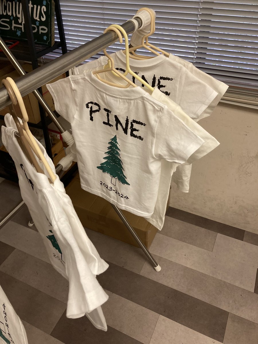 MSTmiddleschool's tweet photo. Eucalyptus class has started screen printing again as part of our micro economy studies. After the spring break, we’ll be re-opening sales for a few days, so please watch for emails to place your child’s order! #MSTeucalyptus #screenprint #montessoriadolescent #WeAreMST https://t.co/5jmpj4IE7H