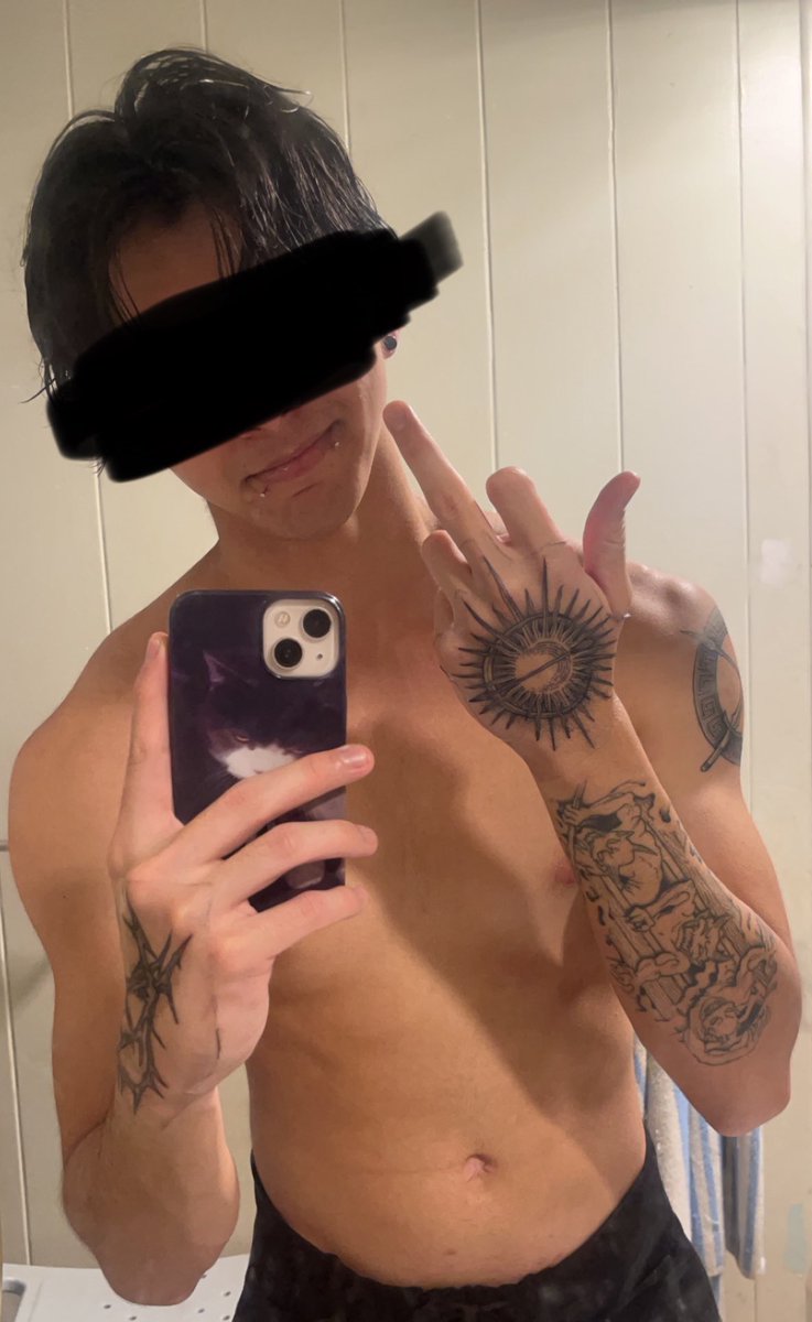 Ac3_twit's tweet photo. A little ink showcase #nsfw #nsfwtwt #nsfw_acc #18plus #thirst #thirsttrap #hands https://t.co/Tg92VC9YeL