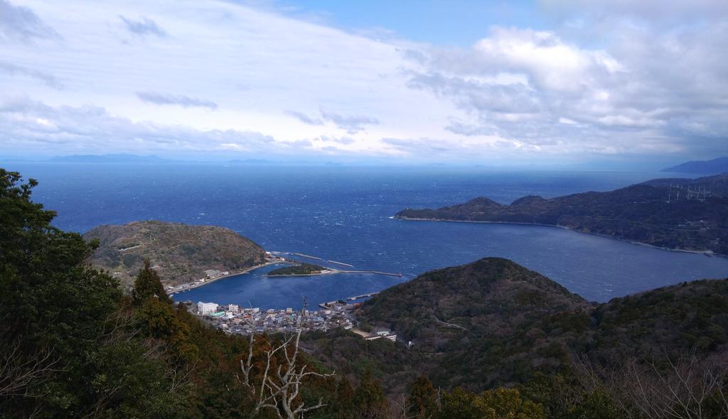 0714ultraman's tweet photo. 愛媛・佐田岬権現山 春の渡り調査3/6 😅10m/sを超える北風でさすがにお手上げ。何も来なかった。#HWNJ https://t.co/wcMrFetklG