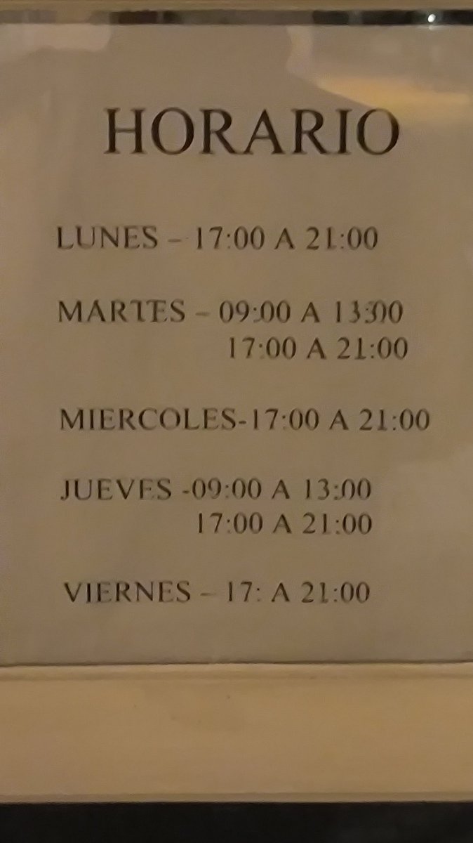 Pecoxic's tweet image. @santperederibes que, El Local Centre Cultural els cartells que hi ha escampats per parets exteriors estiguin castellà em sembla més que increïble! Horaris i &quot;normes&quot;. El contingut de les normes ja no ho entro a valorar i que tampoc es pugui asseure&apos;s a la repisa? No anem bé!