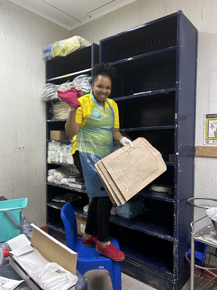 CharlotteMaxJAH's tweet photo. CMJAH #i_serve_with_a_smile champions are on the ground assisting with cleaning at the Emergency Department.
The team is hard at work but still serving with a smile 😃.
#GPHealth
#CMJAH
#i_serve_with_a_smile https://t.co/nmXSDItd87