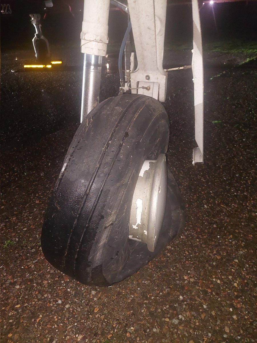 NiccoloGlu's tweet photo. It is pretty a mess when you have to manage your airport closed for 1h due to a damaged aircraft on the runway 😅 but we did it 💪 #AirportLife #avgeek https://t.co/TgWUHqrq9i